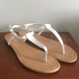 APT.9 Women’s size 10 Sandals